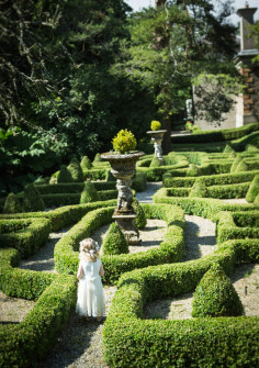 garden-photography-country-house-wedding-venue-marlfield-house