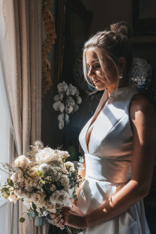 weddings-at-marlfield-house-bride-holding-flowers